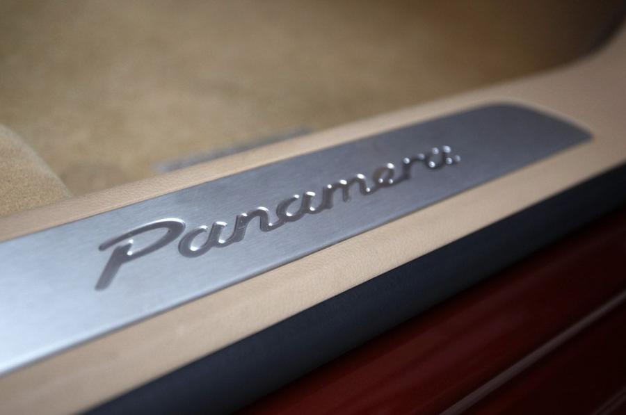  Porsche Panamera V6 2011 года  (фото 17 из 36)